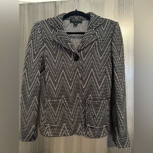 Gorgeous St John black and white chevron blazer size 6
